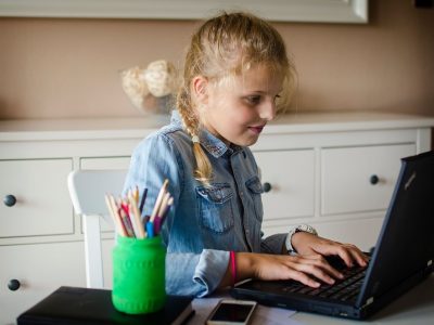 Nedostatok kvalifikovaných učiteľov informatiky pomôže vyriešiť bezplatná iniciatíva Digital Skills