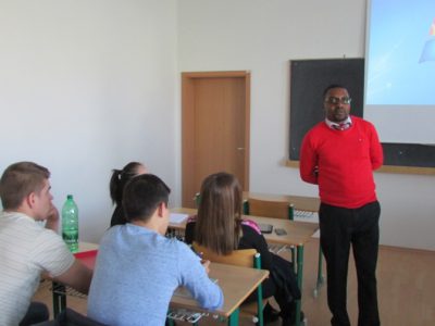 VÝSKUMNÍK ZO ZAMBIE: Slovenskí študenti nepoznajú príčiny migrácie