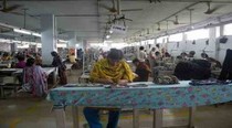 Bangladéšske odevné firmy zvýšia minimálnu mzdu o 77 %
