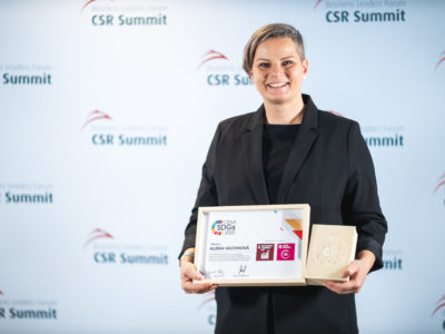 The Pontis Foundation presented an award for sustainable development. It went to Alena Vachnová from the DEDO Foundation, which helps families without homes