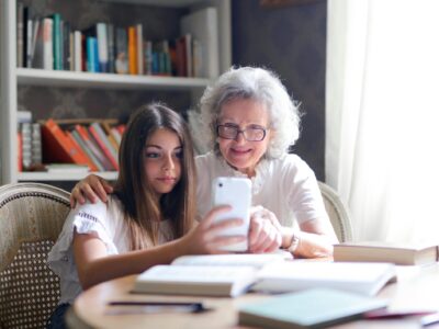 Nadačný fond Telekom podporí digitálnu bezpečnosť seniorov a zlepšovanie ich digitálnych zručností